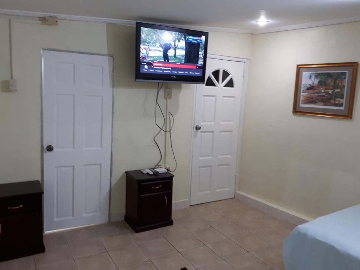 Bed and Breakfast Woodbrook On The Avenue Puerto de España  Exterior foto