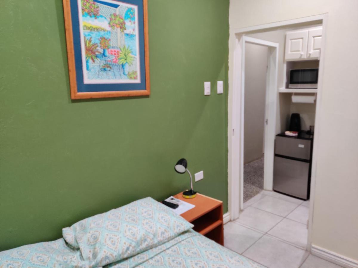 Bed and Breakfast Woodbrook On The Avenue Puerto de España  Exterior foto